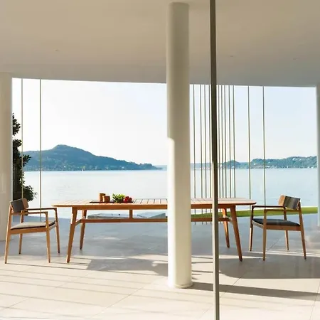 Di Lusso Sul Lago Maggiore Con Darsena Privata