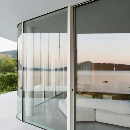 Willa Di Lusso Sul Lago Maggiore Con Darsena Privata Lesa