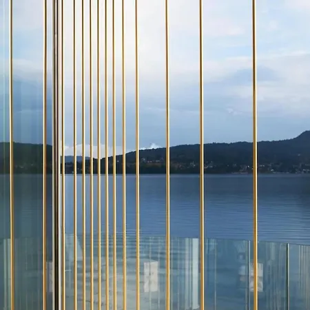 Di Lusso Sul Lago Maggiore Con Darsena Privata Lesa