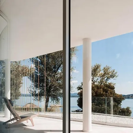 Villa Di Lusso Sul Lago Maggiore Con Darsena Privata *