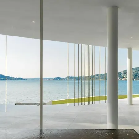 Di Lusso Sul Lago Maggiore Con Darsena Privata Lesa