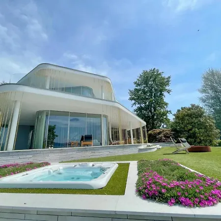 Di Lusso Sul Lago Maggiore Con Darsena Privata Lesa